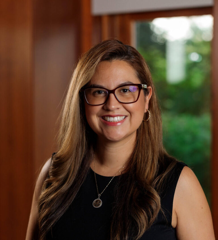 Cristina Villanueva, Conexiones